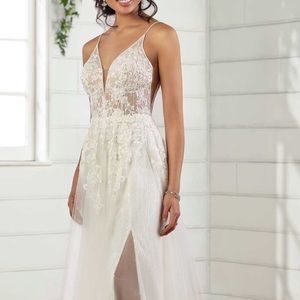 NWT D2840 Essense of Australia Wedding Dress
